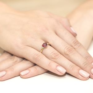 Pierścionek z Rubinem w kształcie serca 1,70ct i Diamentami ze złota próby 585. W-0012R